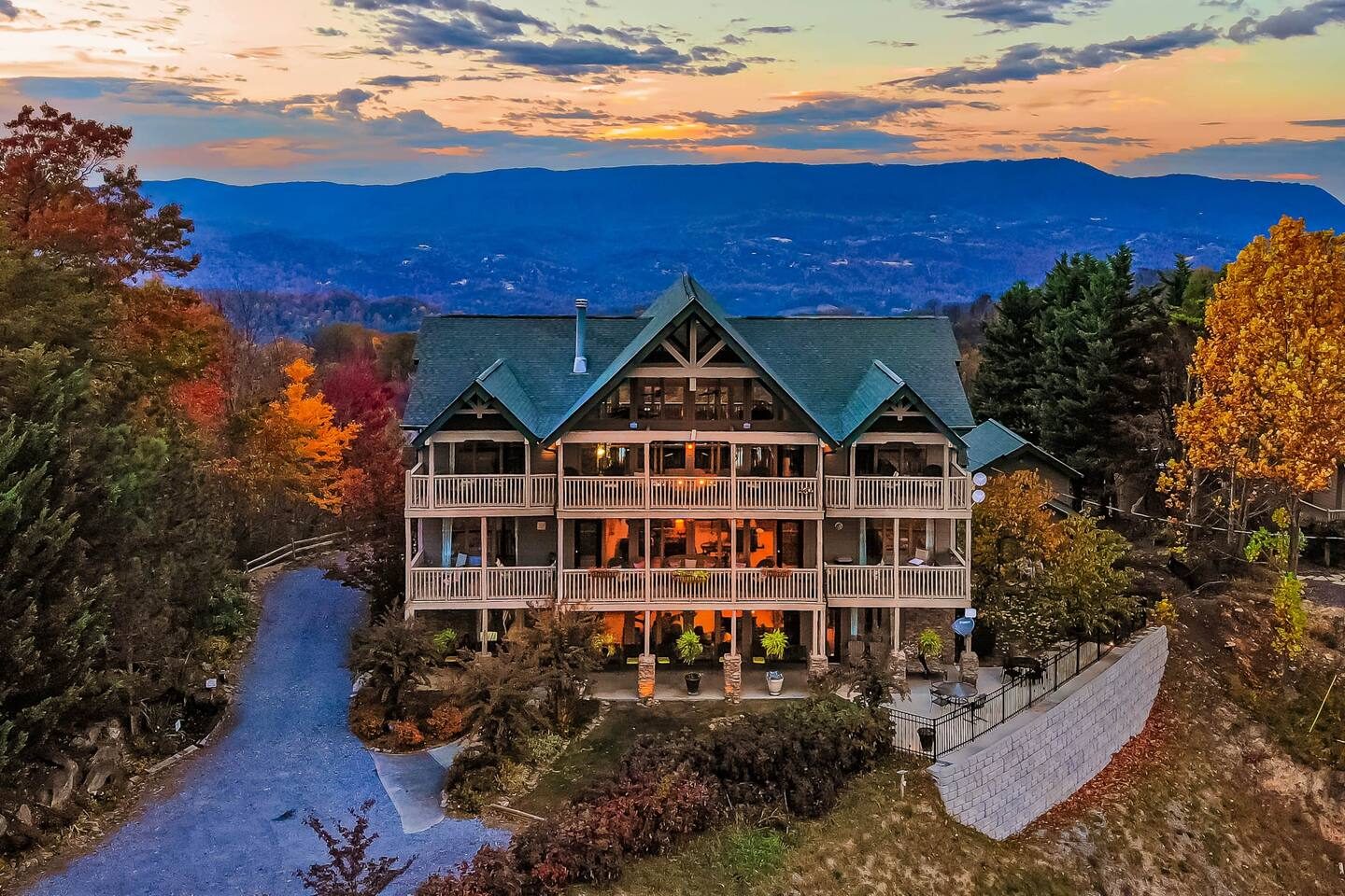 Tanasi Lodge Weddings Retreats Family Getaways Gatlinburg 378529