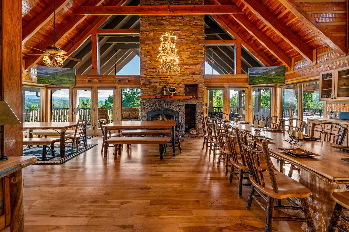 Light streams through a wall of windows onto the lodge's grand dining space. Seat the whole crew, pass the plates and savor every minute together.