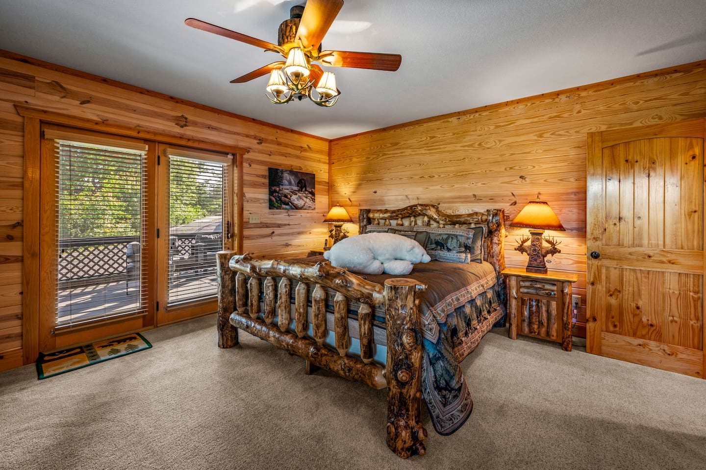 Step through the French doors to the deck and breathe in the mountain air. Then curl up in a log king bed made for deep, sweet sleep.
