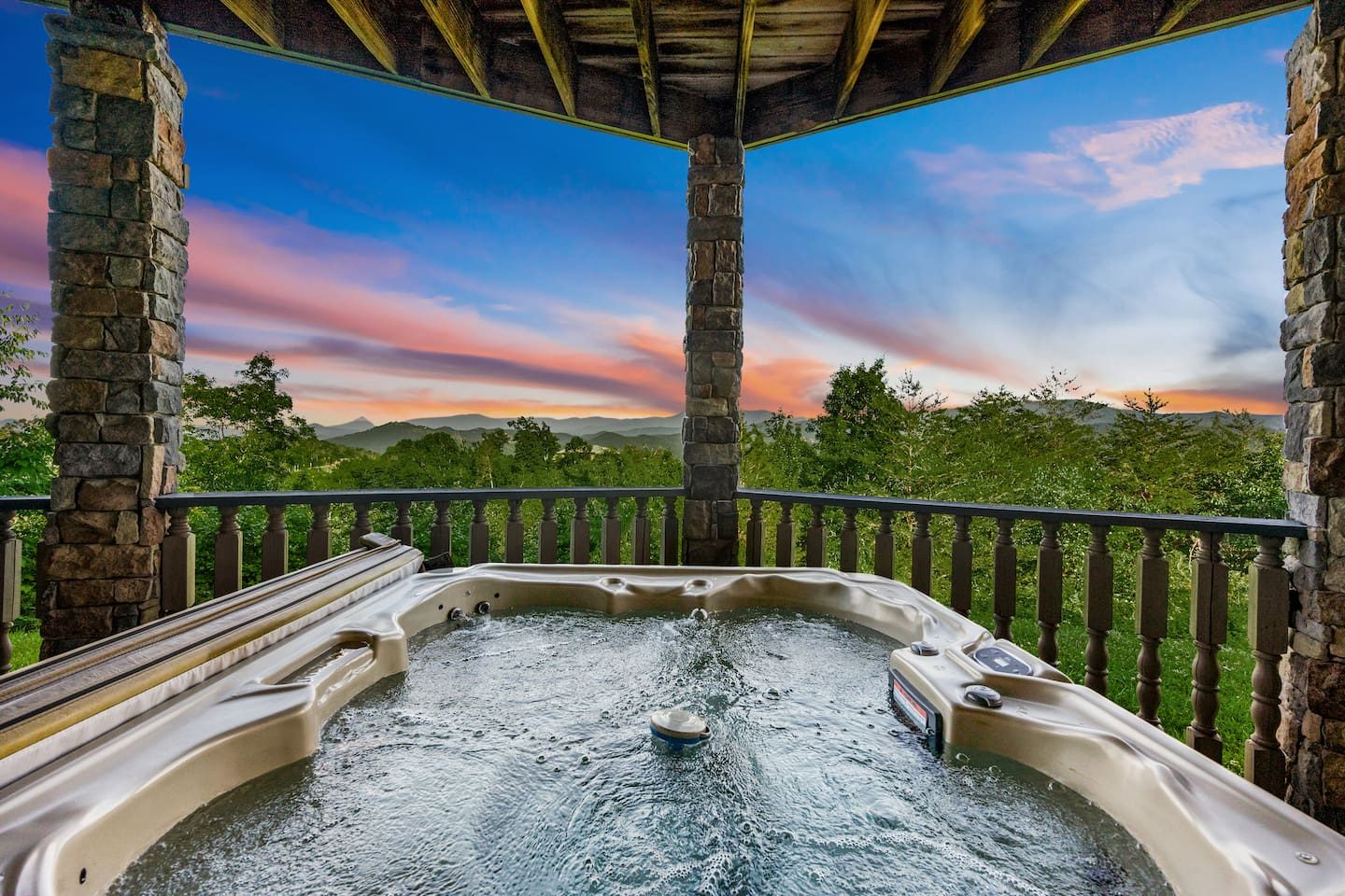 Bubbles, a painted sunset and a ridgeline view from the hot tub. This is how mountain evenings are meant to end.