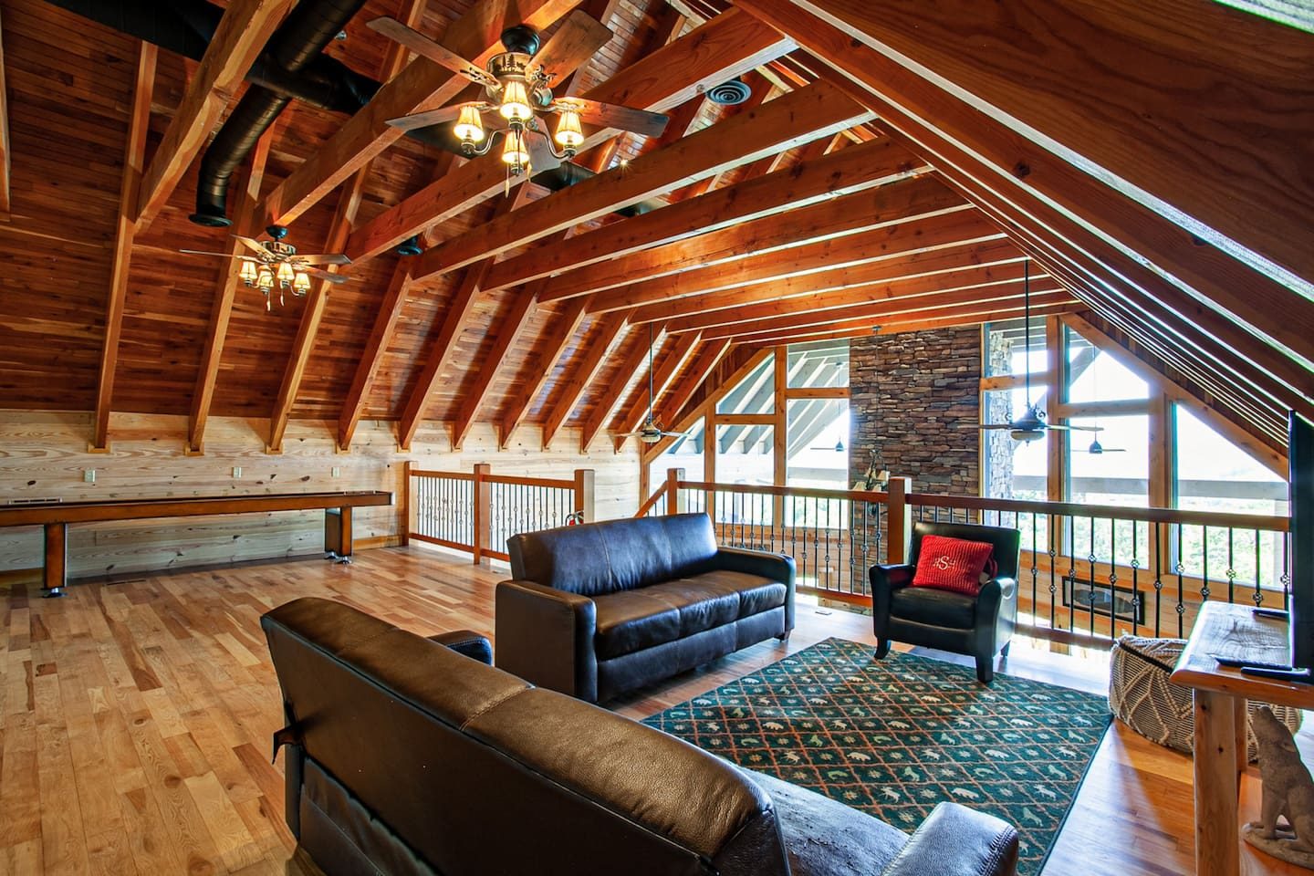 Up in the timber-beamed loft, cathedral ceilings frame the mountain view. Claim a leather chair, breathe deep and watch the afternoon drift by.