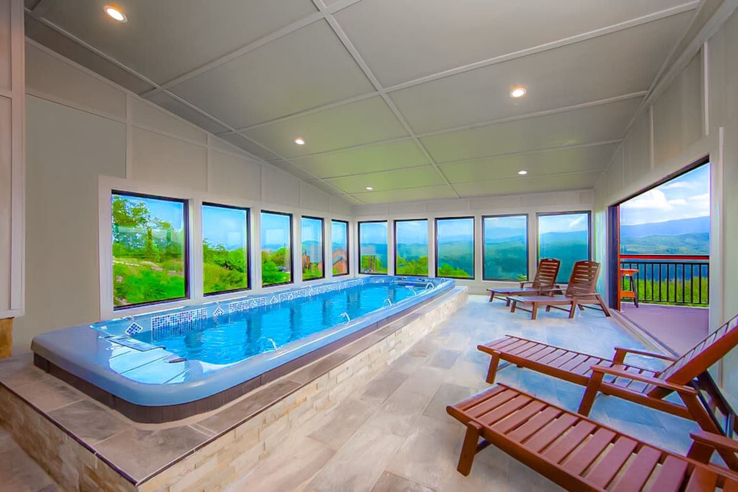 Splashing At The Bluff Indoor Pool Gatlinburg Pigeon Forge 514972