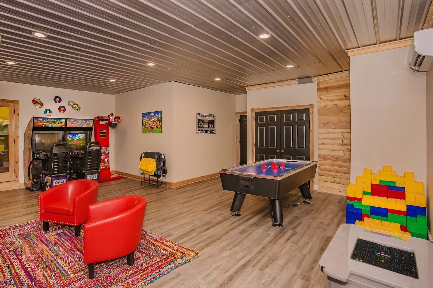 Splashing At The Bluff Indoor Pool Gatlinburg Pigeon Forge 514972