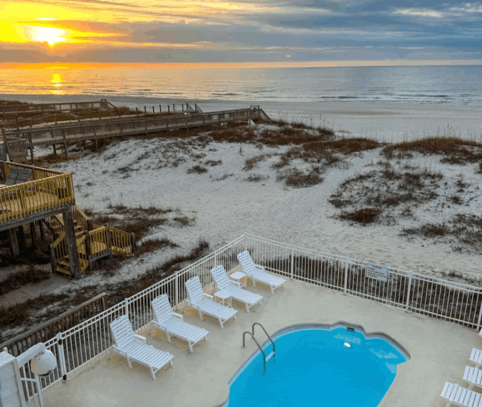 Dolphin View Duplex B- Beachfront Pool - Pet Friendly - 4br